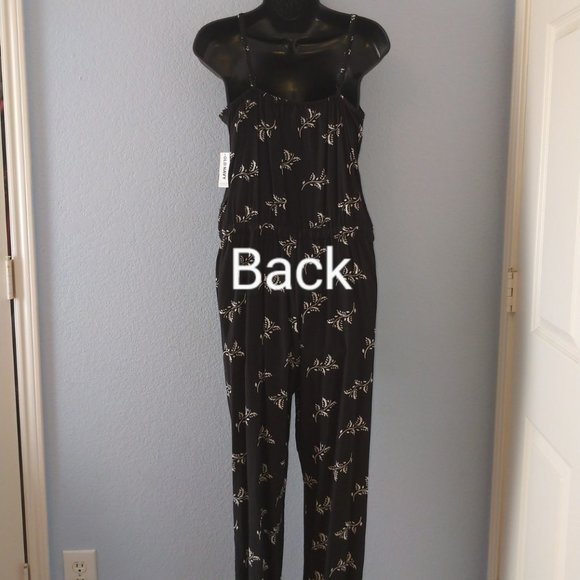 Strappy Jumpsuit. Old Navy. (Medium) - Picture 2 of 5